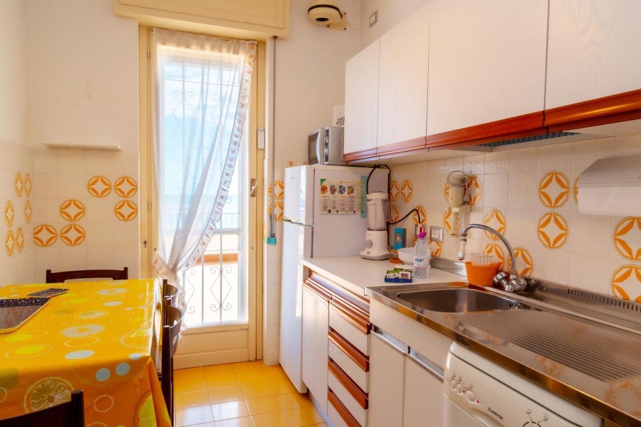 168B - La Terrazza Sul Mare, Casa A 10 Minuti Da Spiaggia, Parcheggio Privato Gratis 圣雷默 外观 照片