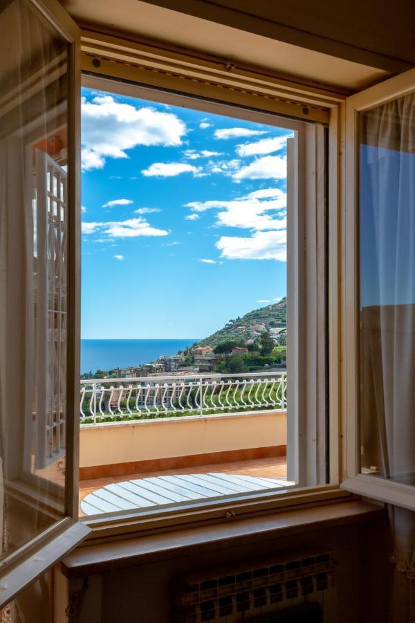 168B - La Terrazza Sul Mare, Casa A 10 Minuti Da Spiaggia, Parcheggio Privato Gratis 圣雷默 外观 照片