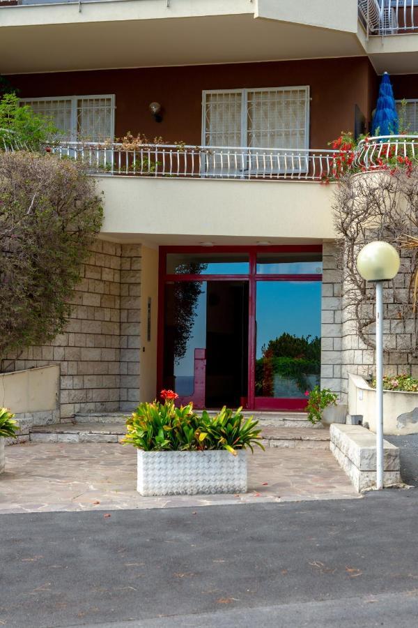 168B - La Terrazza Sul Mare, Casa A 10 Minuti Da Spiaggia, Parcheggio Privato Gratis 圣雷默 外观 照片