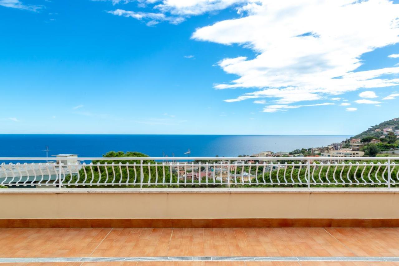 168B - La Terrazza Sul Mare, Casa A 10 Minuti Da Spiaggia, Parcheggio Privato Gratis 圣雷默 外观 照片