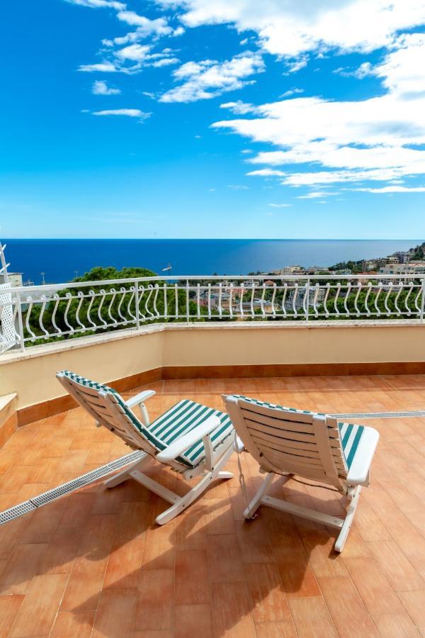 168B - La Terrazza Sul Mare, Casa A 10 Minuti Da Spiaggia, Parcheggio Privato Gratis 圣雷默 外观 照片